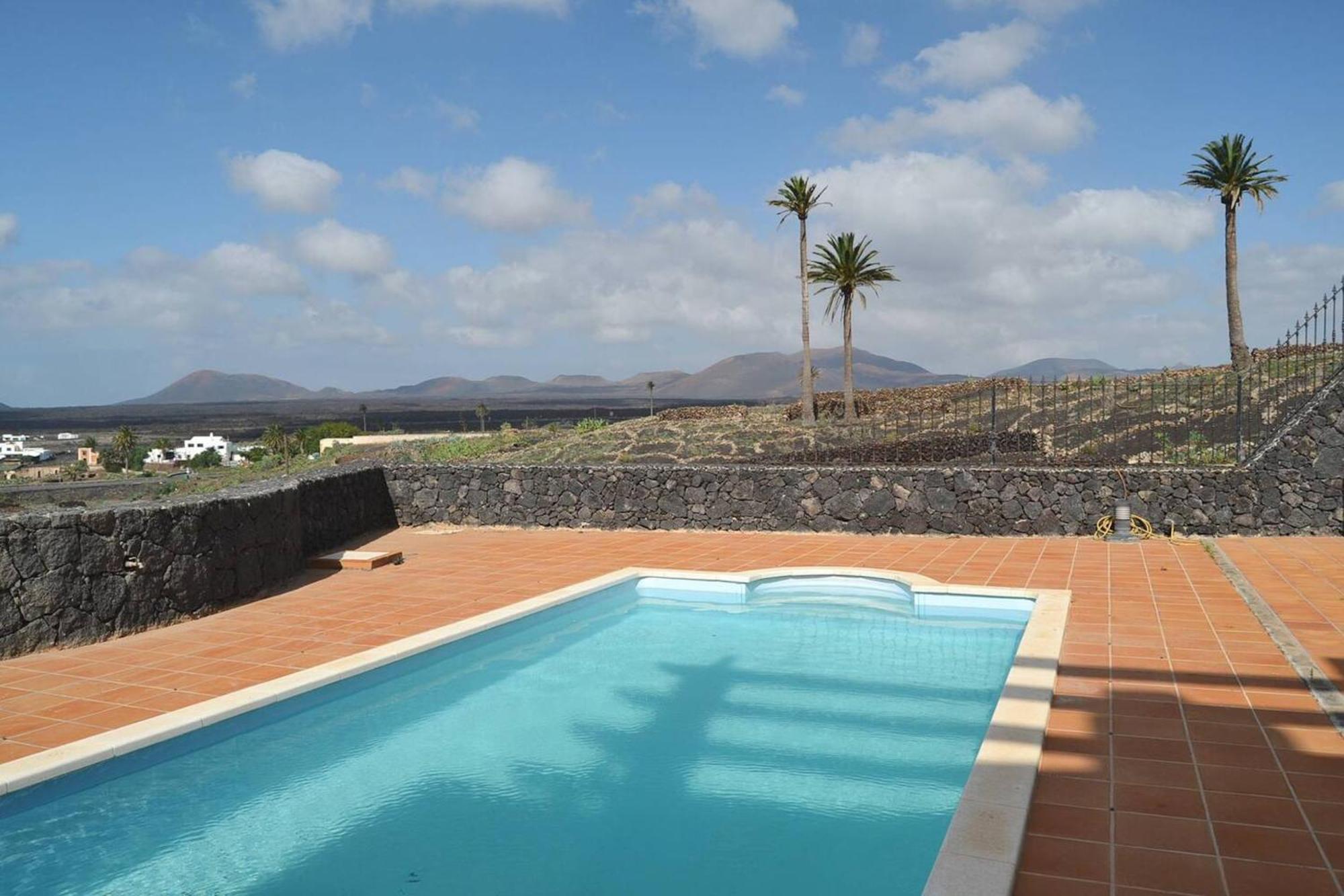 Charming Chalet In Yaiza With Fireplace & Pool Chalet